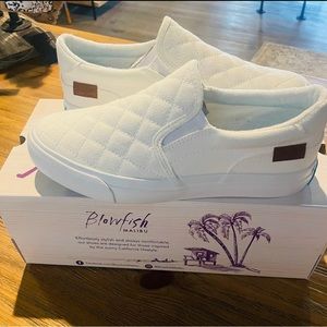 Blowfish slip on